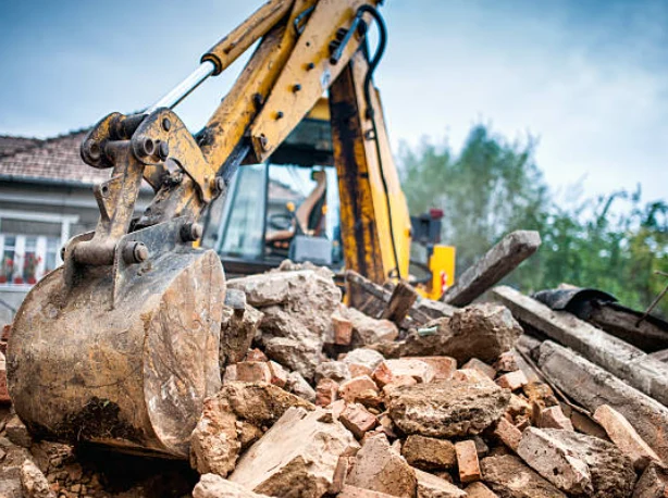Photo de démolition sécurisée et tri des déchets par PROS7